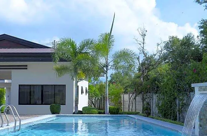 Cozy 1-bed Unit Near Srp Talisay